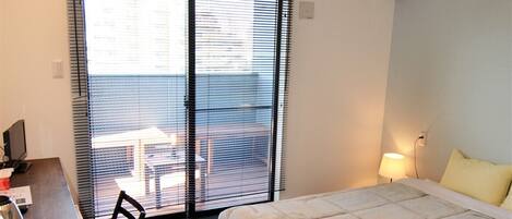 クイーンルーム パターンa | デスク、WiFi (無料)