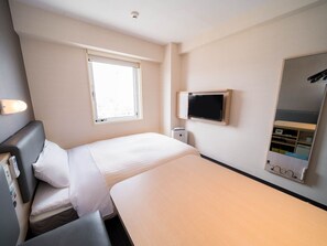 Down duvets, desk, laptop workspace, soundproofing - Super Hotel Yamagataeki Nishiguchi Natural Hot Springs (Yamagata)