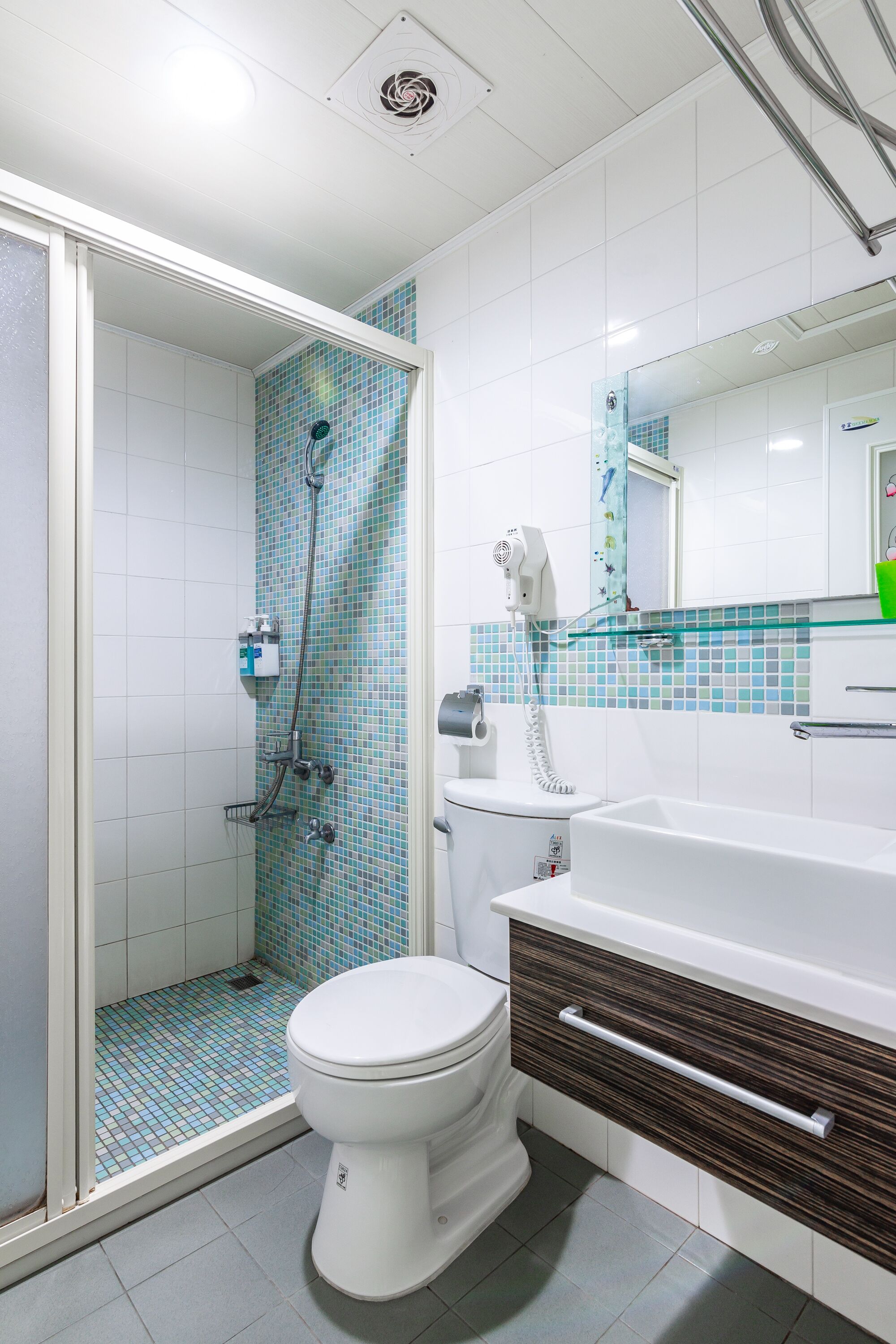 Quadruple Room, Courtyard View | Bathroom | Shower, hair dryer, towels, soap