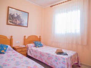 2 bedrooms, iron/ironing board, free WiFi, bed sheets