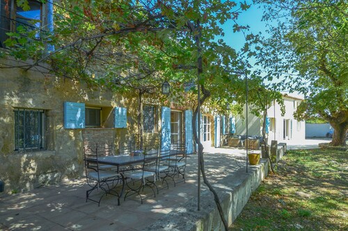 Provence country house in the Chateauneuf-du-Pape wine region