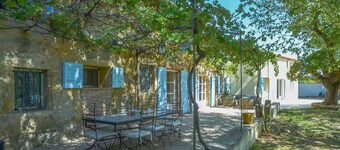 Provence country house in the Chateauneuf-du-Pape wine region