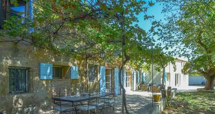 Provence country house in the Chateauneuf-du-Pape wine region