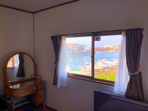 In-room safe, individually decorated, iron/ironing board, free WiFi - ShimaHama Home (Miyazaki)