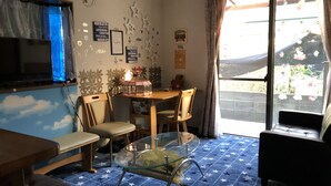 全景客房, 2 張單人床 (Private Vacation) | 客廳 | 平面電視