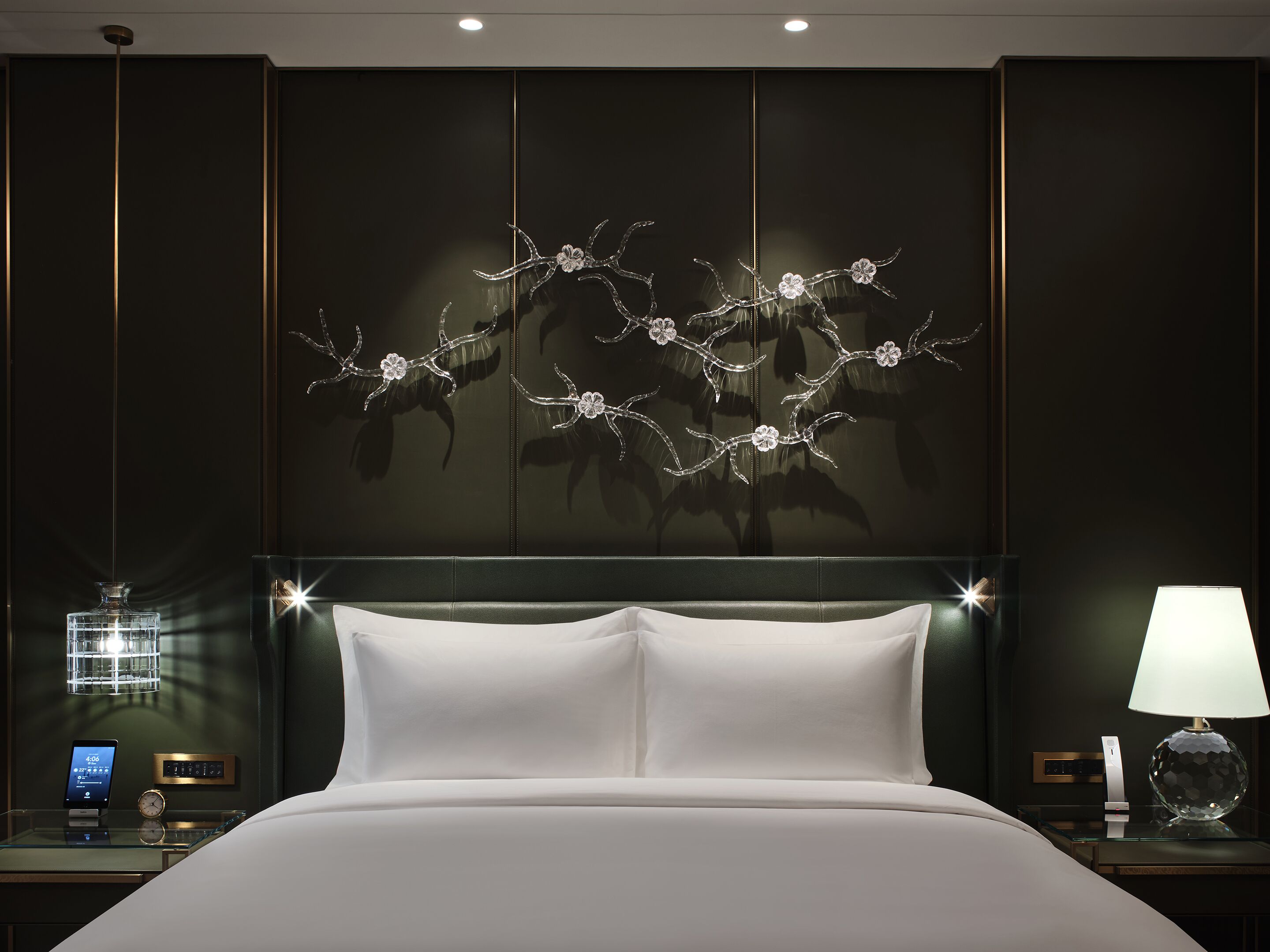 Photo - J Hotel, Shanghai Tower - Above All Else, Overlooking the Bund