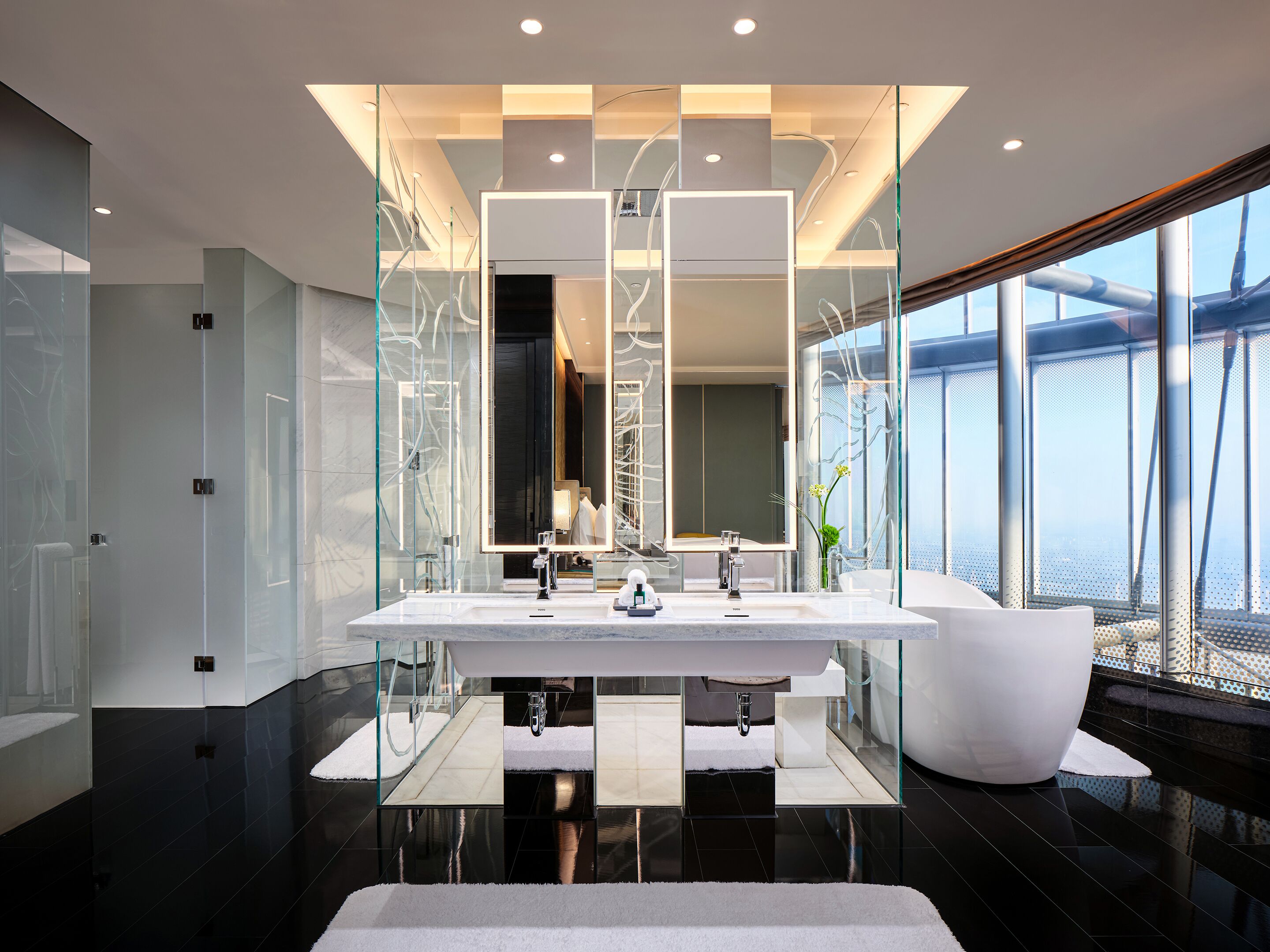 Photo - J Hotel, Shanghai Tower - Above All Else, Overlooking the Bund