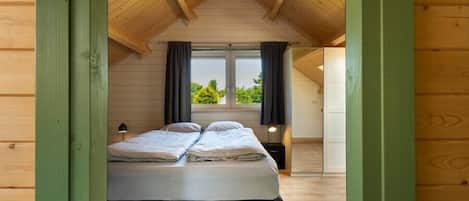 4 bedrooms, internet, bed sheets
