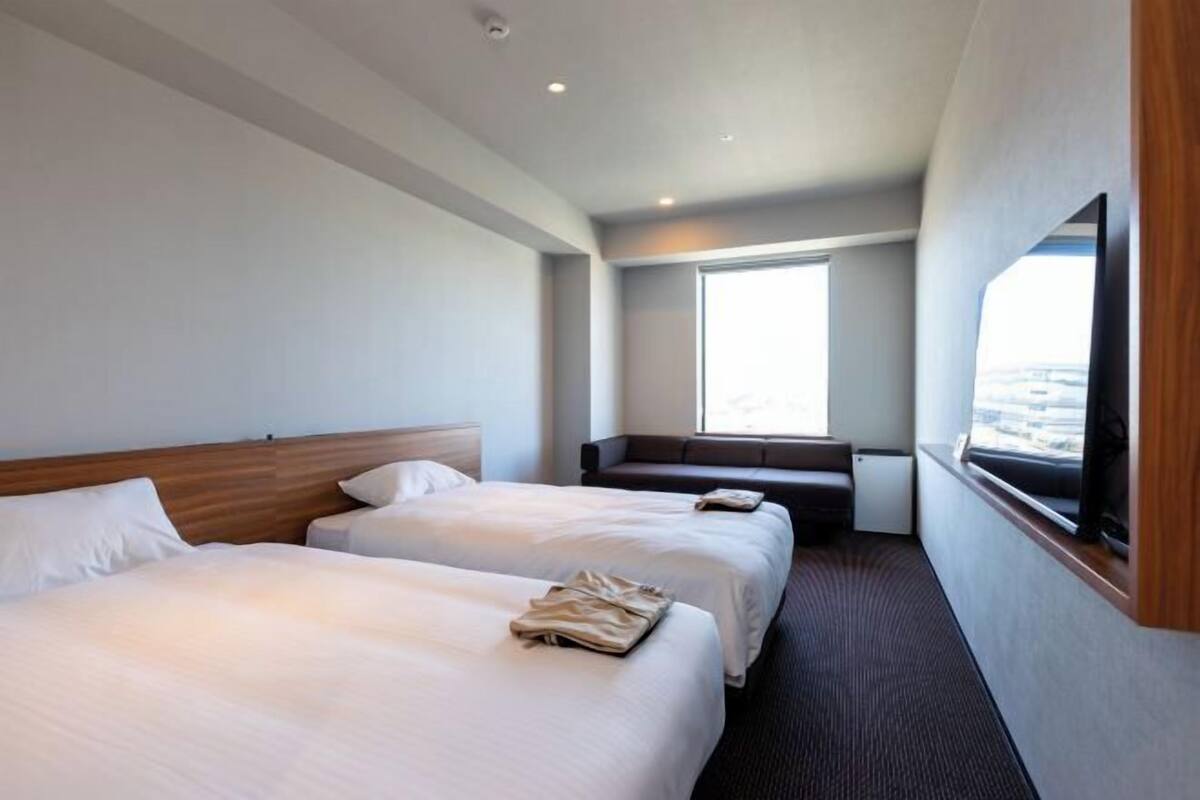 Desk, laptop workspace, free WiFi, bed sheets