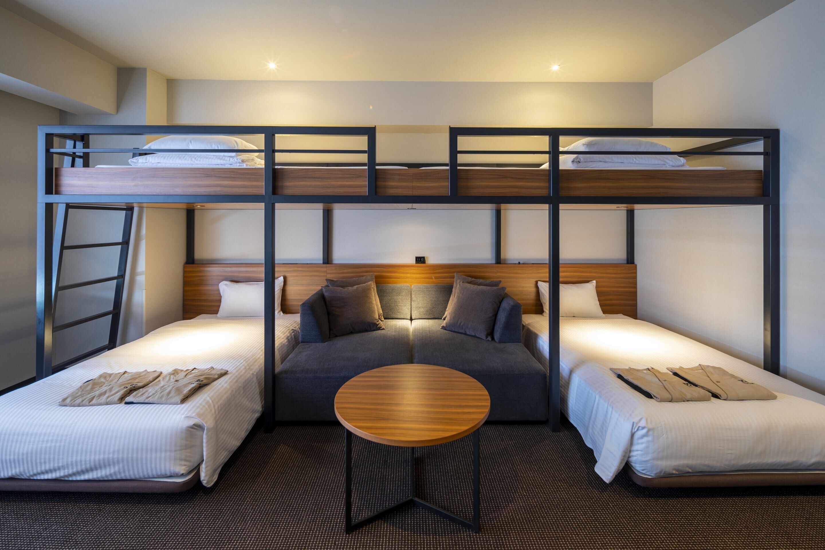 deluxe 4, non smoking | desk, laptop workspace, free wifi, bed sheets