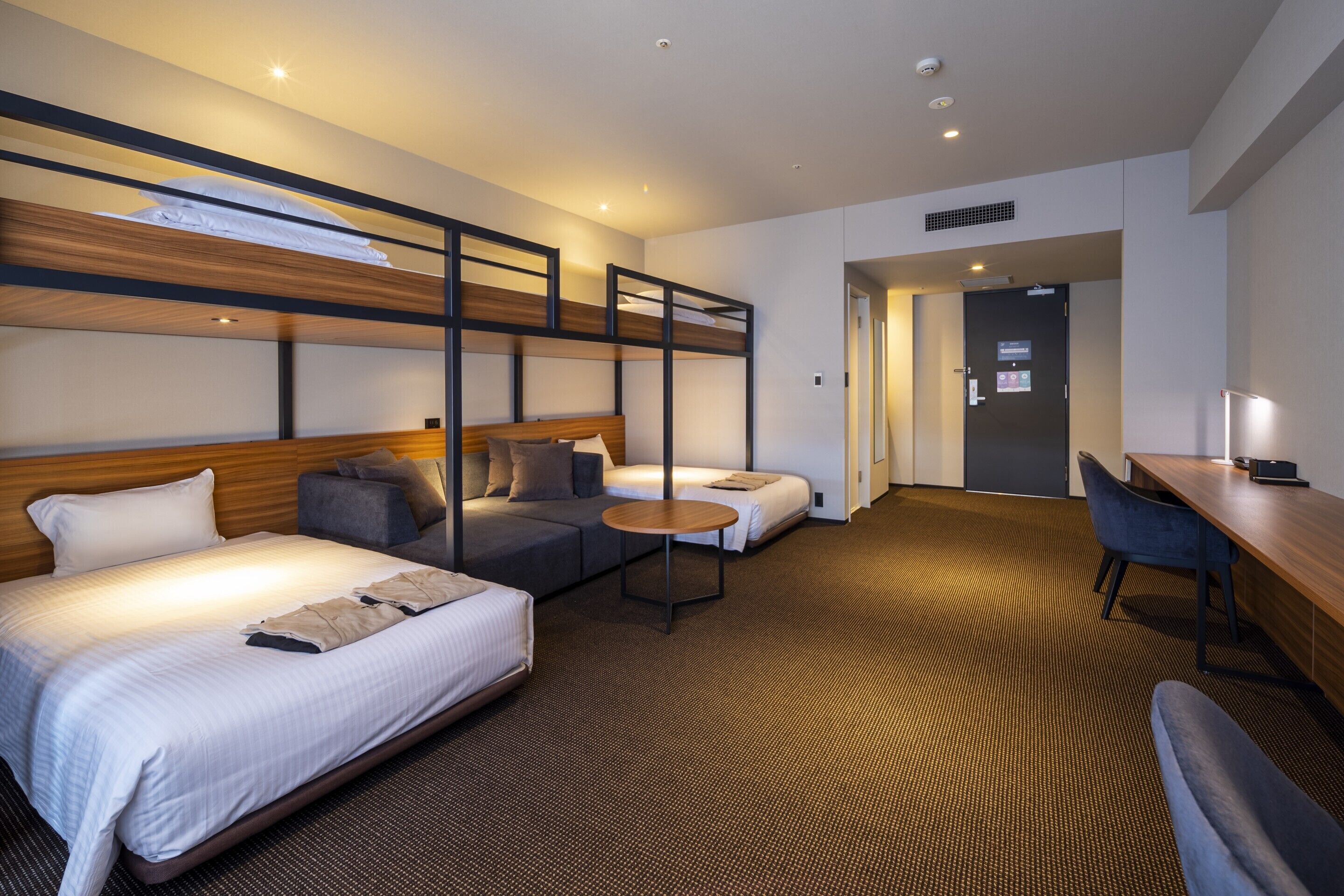 deluxe 4, non smoking | desk, laptop workspace, free wifi, bed sheets