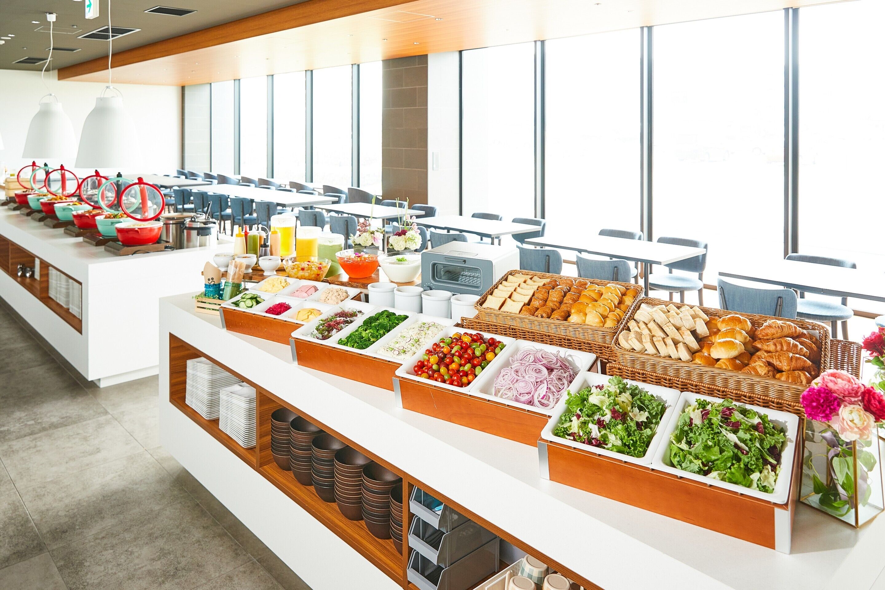 Daily buffet breakfast (JPY 1980 per person)