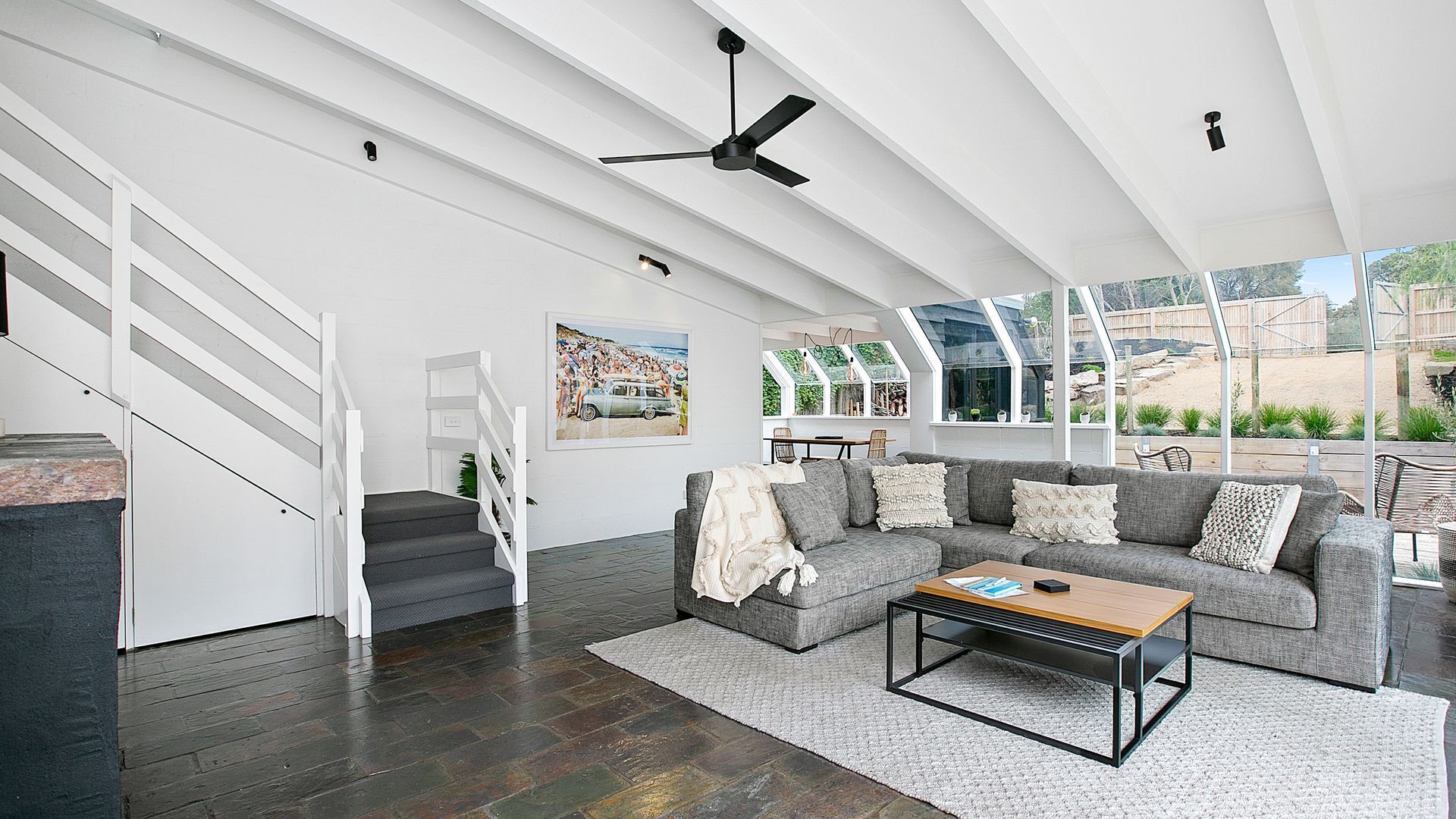 Smart TV, fireplace