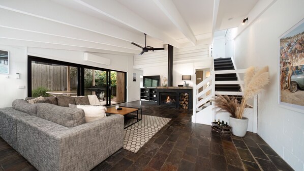 Smart TV, fireplace - Lola on Lever Blairgowrie (Blairgowrie)