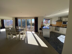 House, 3 Bedrooms | Private kitchen