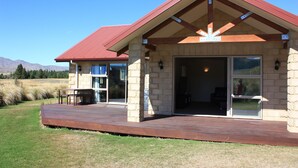 Unclassified image, 4 of 19, button - Sam's Place (Lake Tekapo)