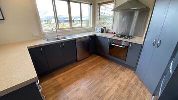 Rumah, 3 kamar tidur | Dapur pribadi | Lemari es besar, microwave, oven, dan kompor