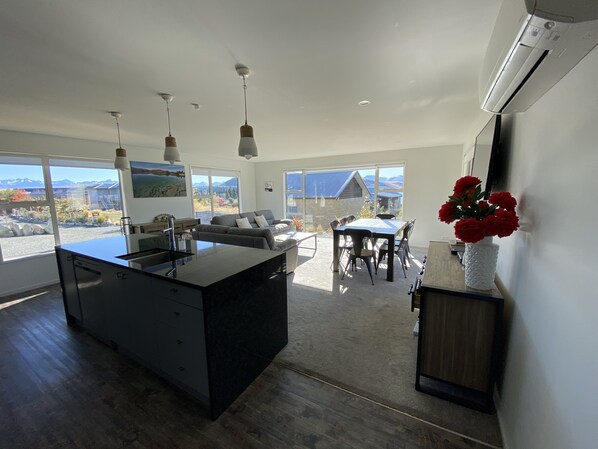 House, 4 Bedrooms | Private kitchen - Tekapo Blue House (Lake Tekapo)