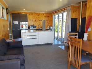 Living area - Tekapo Blue Cottage (Lake Tekapo)