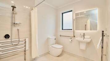 Apartemen, 1 kamar tidur | Kamar mandi | Shower, pengering rambut, handuk, dan sabun