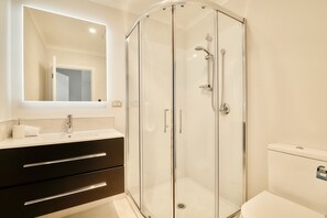 Apartment, 3 Bedrooms | Bathroom | Shower, hair dryer, towels, soap - Star View 3 Bedroom (Lake Tekapo)