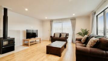 Apartment, 3 Bedrooms | Living area | Smart TV, Netflix, streaming services