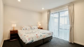 Apartment, 3 Bedrooms | 3 bedrooms, iron/ironing board, free cots/infant beds, free WiFi