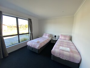 Duplex, 3 Bedrooms | 3 bedrooms, free cribs/infant beds, free WiFi, bed sheets - Star River (Lake Tekapo)