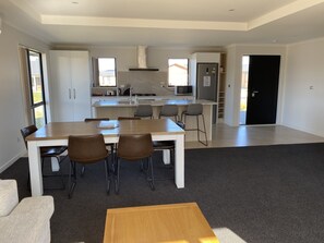 Duplex, 3 Bedrooms | In-room dining - Star River (Lake Tekapo)