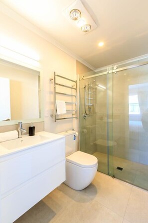 复式, 3 间卧室 | 浴室 | 淋浴设施、免费洗浴用品、吹风机、毛巾