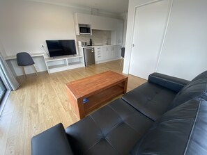 Duplex, 1 Bedroom | Living area