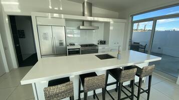 House, 3 Bedrooms | Private kitchen | Full-size fridge, microwave, oven, stovetop