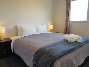 Duplex, 2 Bedrooms | 2 bedrooms, free cots/infant beds, free WiFi, bed sheets - Super House 2 Bedroom (Lake Tekapo)