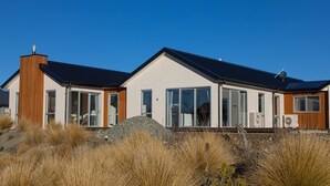 Unclassified image, 4 of 14, button - Super House 2 Bedroom (Lake Tekapo)