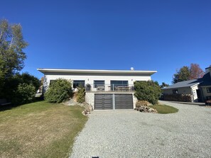 Exterior - The Bach (Lake Tekapo)