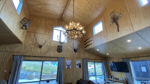 Casa, 4 habitaciones | Servicio de comidas en la habitación
