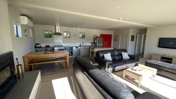 House, 3 Bedrooms | Living area | Flat-screen TV, fireplace