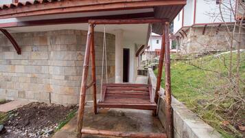 Chalet, 2 Bedrooms, Balcony, Garden View | Terrace/patio