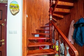 Chalet, 2 Bedrooms, Balcony, Garden View | Interior