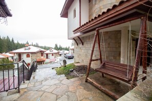 Chalet, 2 Schlafzimmer, Balkon, Gartenblick | Unterkunftsgelände