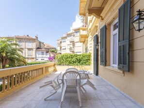 Balcony - Attractive Apartment in Sanremo With Terrace (Sanremo)