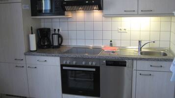 Réfrigérateur, micro-ondes, four, lave-vaisselle