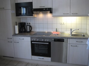 Køleskab, mikrobølgeovn, ovn, opvaskemaskine