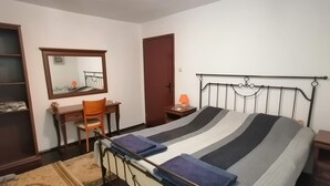 Unclassified image, 4 of 24, button - Three Bedroom House With Garden Only 10 km From Veliko Tarnovo (Veliko Tarnovo)