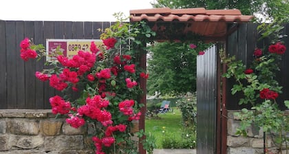 Three Bedroom House With Garden Only 10 km From Veliko Tarnovo