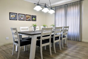 House, 3 Bedrooms, Smoking, Patio | Dining room