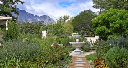 Lovely Self-catering Home, in Quiet Area, 10 Minutes Walk to Restaurants No01