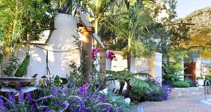 Lovely Self-catering Home, in Quiet Area, 10 Minutes Walk to Restaurants No01