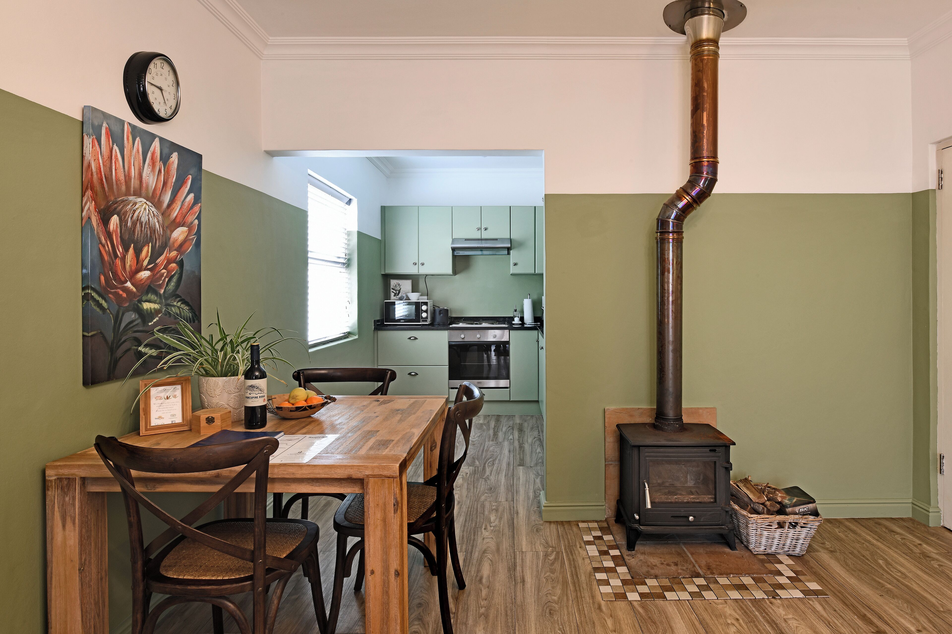 Apartment, 1 Bedroom, Smoking, Patio | Dining room