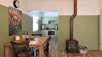 Apartment, 1 Bedroom, Smoking, Patio | Dining room